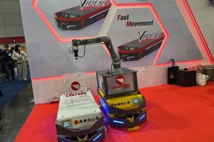 AGV with Robot (無軌道AGVと協働ロボットによるデモ）