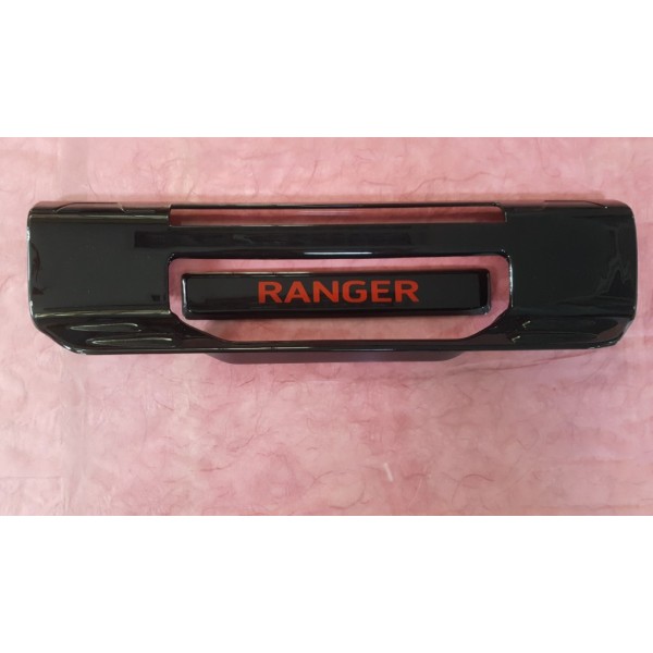เบ้าท้าย (กลาง) (สีดำเงา) RANGER 2022 รุ่น ไม่มีรูกุญแจ