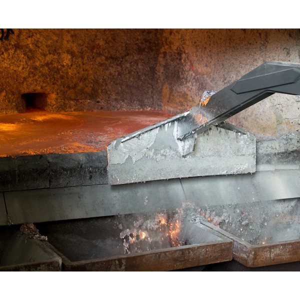 Aluminum flux or molten aluminum
