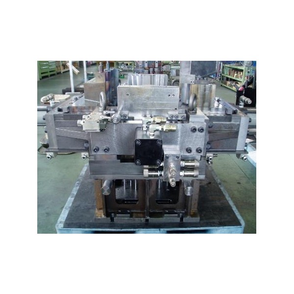 แม่พิมพ์แบบเทหล่อขึันรูปอลูมิเนียม【Gravity Die Casting(GDC)】การเทโลหะที่หลอมเหลวจากเบ้าหลอมลงในแม่พิมพ์ภายใต้แรงโน้มถ่วง