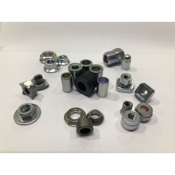 We are a fastener manufacturer. We manufacture bolts, nuts, collars and rivets. We can produce intermediate lots. We also have a trading company function and can handle small lot orders.